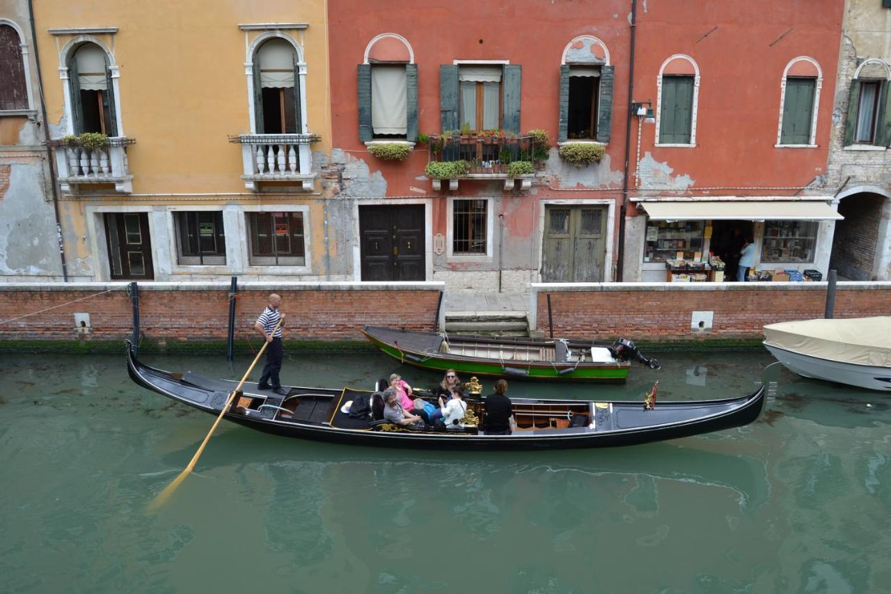Suite In Venice Ai Carmini Luaran gambar